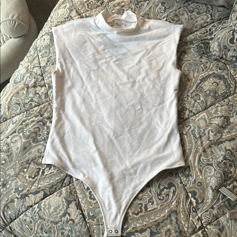 ABERCROMBIE White Sleeveless Bodysuit